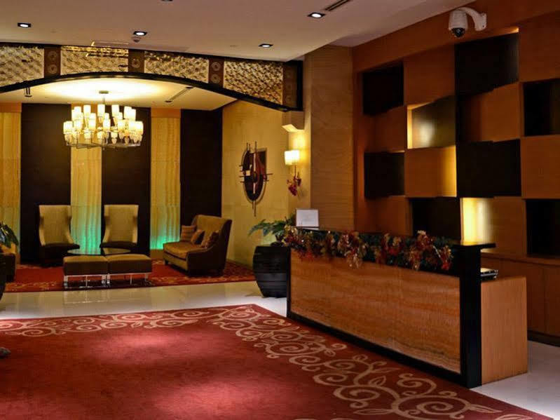 Luxury Condo At Forbeswood Parklane The Fort Bgc Makati City Exterior photo